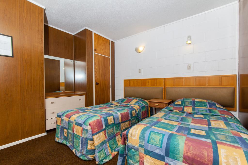 Sunset Lodge Motel Taupaki Zimmer foto